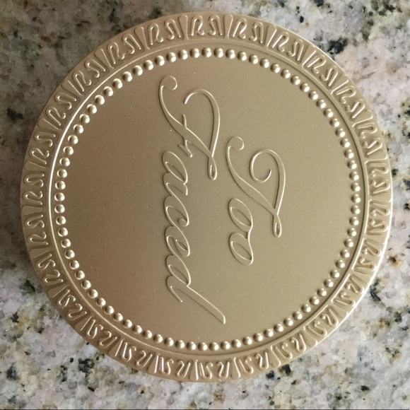 Too Faced Snow Bunny Luminous Bronzer - Picture 5 of 8